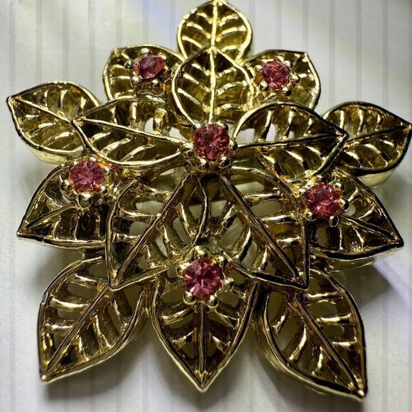 Vintage Gold Leaf Flower Brooch with Pink Crystals - Picture 9 of 17